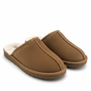 UGG Neuman slippers